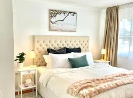 Sunshine Retreat Modern 3BR Haven