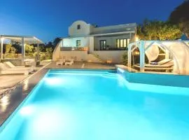 Luxury Santorini Villa - 4 Bedroom Villa - Secluded Location and Private Pool - Megalochori