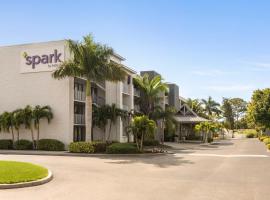 Spark by Hilton Sarasota Siesta Key Gateway，位于萨拉索塔的酒店