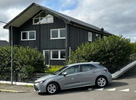 Ingi's Guesthouse with a Car，位于Miðvágur的公寓