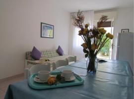 Cozy condo 300mt from the beach，位于比比翁的分契式公寓