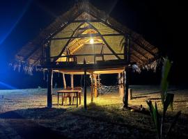 Delft Jungle Beachfront Villa，位于Delft East的宠物友好酒店