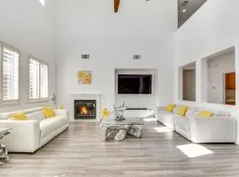 4 Mi to Dtwn Merced Spacious Home with Yard!