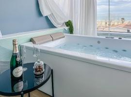 Amamare Luxury Room，位于朱利亚诺瓦的酒店