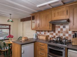 1 Bed in Bwlch BN367，位于Bwlch的带停车场的酒店