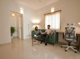 HomeSlice Whitefield - 1BHK/ 2BHK Apartment/ Studio Room，位于班加罗尔实谛·赛·巴巴超级专科医院附近的酒店