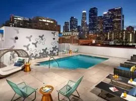 Cozy 3bed Condo with balcony & a rooftop pool