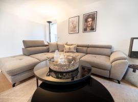 NEW Schöne Eigentumswohnung im Zentrum von Deggendorf，位于德根多夫的酒店