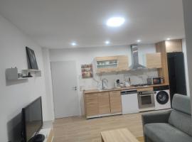 ESTUDIO COMPLETO FAMILIAR，位于拉洪克拉的自助式住宿