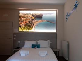 THE SUN HOTEL BOUTIQUE NAPOLI，位于那不勒斯的酒店