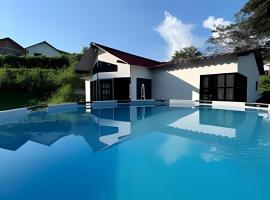 Cabaña Campestre de con piscina, cocina, y wifi.，位于卡门阿皮卡拉的度假屋