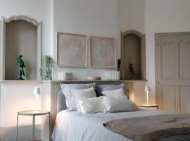 Grand Appartement Hyper Centre Castres 5 Chambres 10 personnes，位于卡斯特尔的酒店