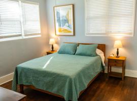 Cozy One Bedroom Unit In the Heart of Jax Beach!，位于杰克逊维尔海滩的酒店