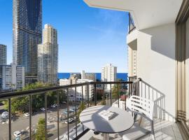Beautiful Studio Apartment with Ocean Views，位于黄金海岸的宾馆