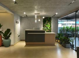 Hotel Kyzen HiTech City- Your Zenly Stay，位于海得拉巴的酒店