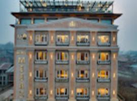 Hotel Meerz , Srinagar，位于斯利那加的酒店