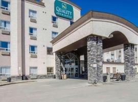 Quality Inn & Suites，位于大草原城大草原机场 - YQU附近的酒店