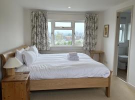 Peaceful Family Retreat Near Gloucester Road，位于布里斯托的度假屋