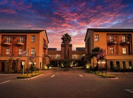 Tayfin Royale Hotel & Restaurant，位于逊邱伦的酒店