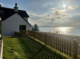Craigneuk in Benderloch near Oban, stunning home with sea views，位于奥本的酒店
