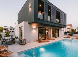 Villa CHIC，位于斯里马的酒店