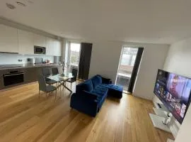 Luxury Top Floor Penthouse Apartment near Heathrow