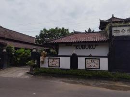HOTEL KUBUKU，位于Cakranegara的酒店