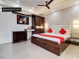 Super OYO Natraj Inn Near SGPGI - Managed by Company，位于Bijnaur的酒店