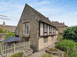 Spacious Cottage in the Centre of Burford, Cotswolds，位于伯福德的酒店