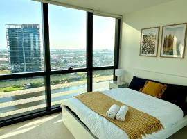 Free Parking Private Room in Docklands - Amazing View - Shared Washroom - Homestay with Host，位于墨尔本的酒店