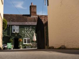 The Saxon Inn，位于布兰德福德福鲁姆的带停车场的酒店