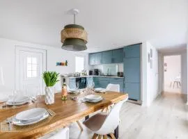 modernes Ferienhaus Sonnendeck 70 QM I Strandnah I Terrasse I 2 Schlafzimmer I Nähe Werbellinsee