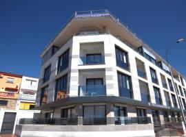 Alojamientos VEN -Vista Extremadura Norte，位于普拉森西亚的带泳池的酒店