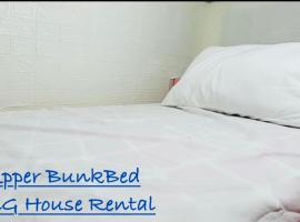 Shared FEMALE Room at EKG House Rental UPPER BUNKBED，位于马尼拉的酒店