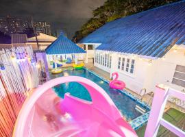 Blue Pool Villa Jomtien / 350m to beach / Big Pool with Slider，位于乔木提恩海滩的酒店