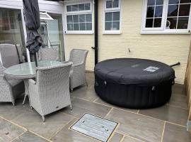 Immaculate 4-Bed Cottage in Knaresborough，位于纳尔斯伯勒的酒店