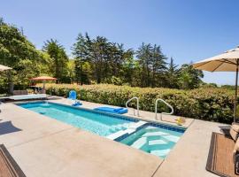 Bay View Ridge Holiday Home Private Pool Hot Tub between Santa Cruz and Monterey，位于沃森维尔的乡村别墅