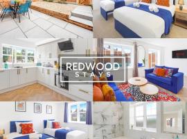 BRAND NEW Spacious 4 Bedroom Houses For Contractors & Families with FREE Parking, Garden, Fast Wifi and Netflix By REDWOOD STAYS，位于法恩伯勒的宠物友好酒店