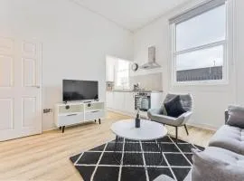 Stylish 2 Bedroom Apartment in Central Cheltenham