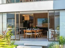 Viva o Luxo na Melhor Praia da Bahia! Pé na Areia!