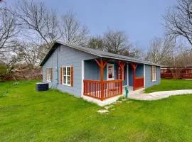 In-Town 3BR with BBQ Pit, Walk to Medina River