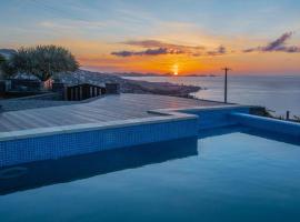 Villa Sunrise View by Madeira Sun Travel，位于圣克鲁斯的酒店
