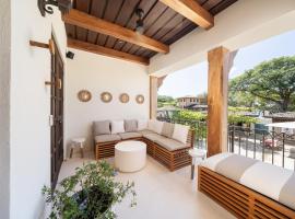 Beach, Oceanfront 2BR, 2BA Condo in Las Catalinas - Plaza Mercado 12，位于Playa Danta的酒店