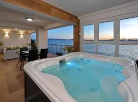 Aqua Cabana 1