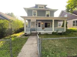 4BR 2BA Home in Charming St Paul - Sleeps 10