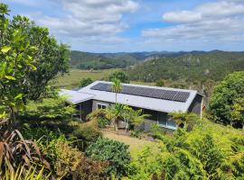 Valley Vista - Paihia Holiday Home，位于Haruru的酒店