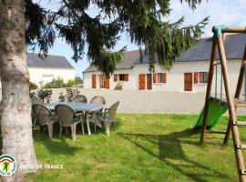 Longère authentique avec jardin privé, près des Châteaux de la Loire, idéale pour familles et nature - FR-1-381-501，位于Saint-Laurent-de-Lin的酒店