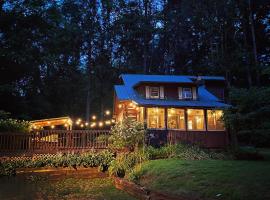 Atop Pine Hill Cabin，位于纳什维尔的酒店