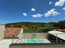 Casa na região dos lagos, Com piscina, Para 8 Pessoas.