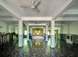 OYO Flagship 81277 Om Shanti Aavashiya Hotel，位于巴特那的带停车场的酒店